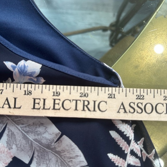 By Together Navy Floral Tie Neck Top Leaves Tropical Layer Versatile Sz L - Picture 3 of 7